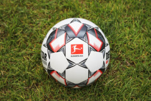 Bundesliga im TV 2026/27: Wer zeigt welche Spiele – und was kostet es?